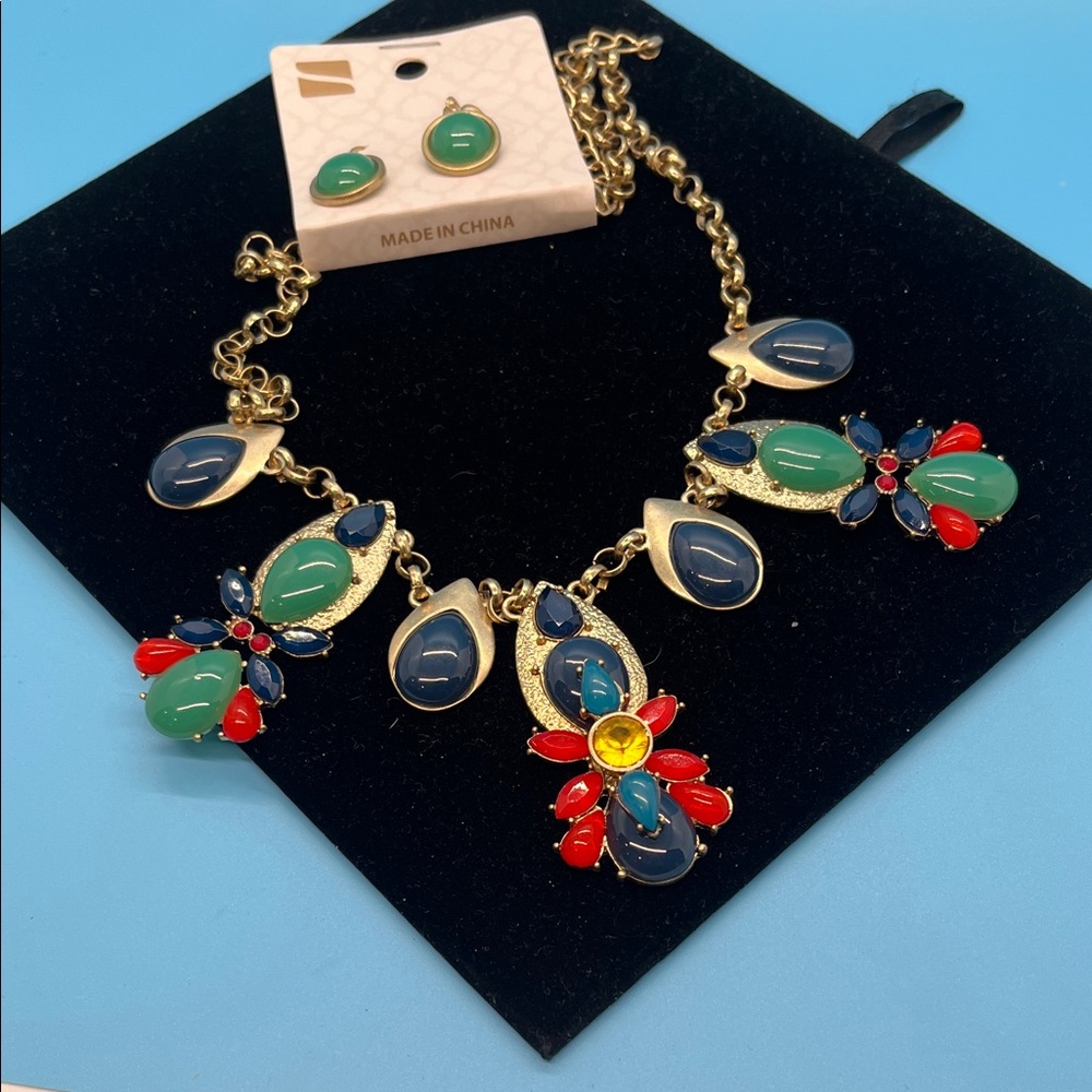 #0098.    Elegant Gold and Multicolor Necklace Set